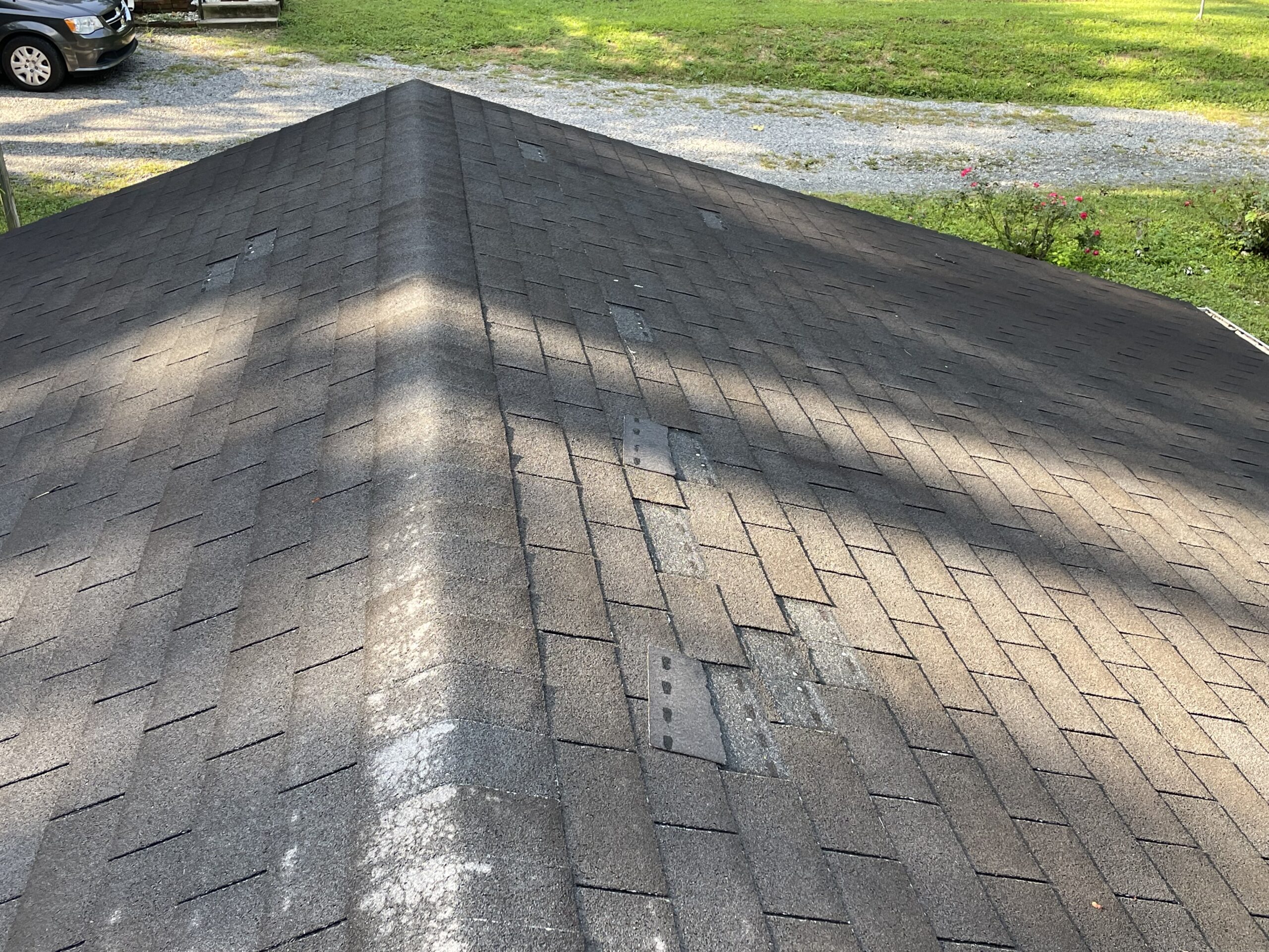 Aged Roof with damage.

Choosing the right roofing company